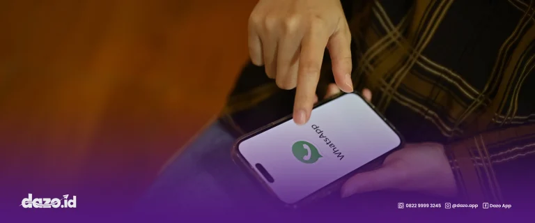 terlihat layar handphone sedang menampilkan WA GB