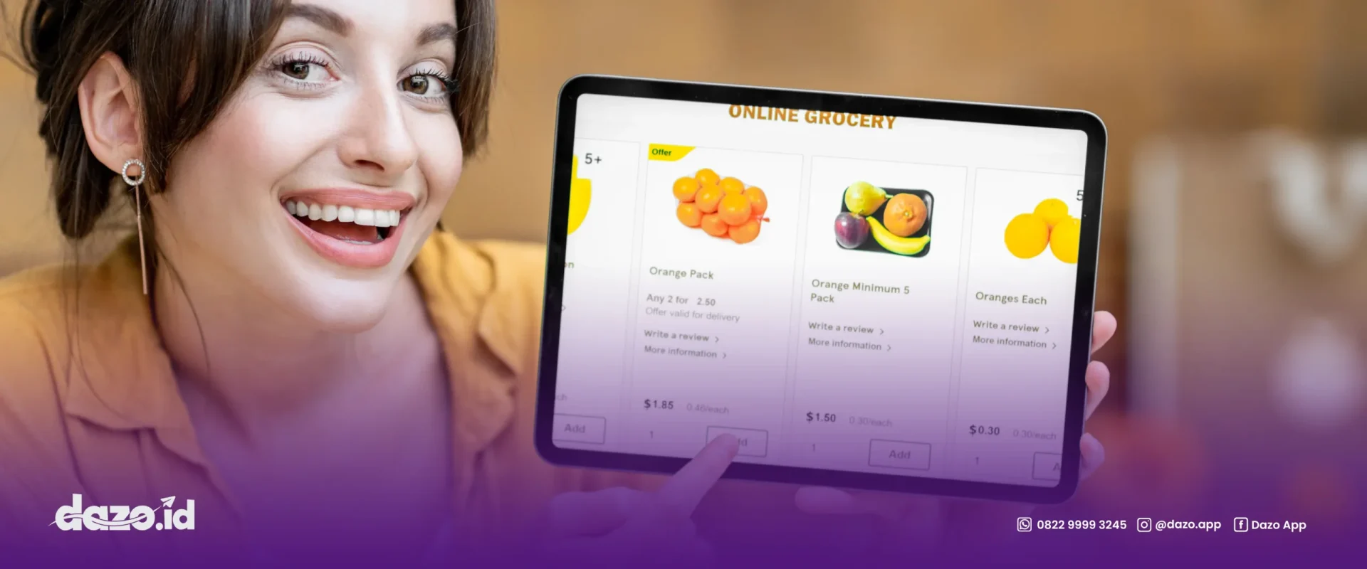 seorang wanita sedang memegang tablet didalamnya terdapat fitur toko online modern