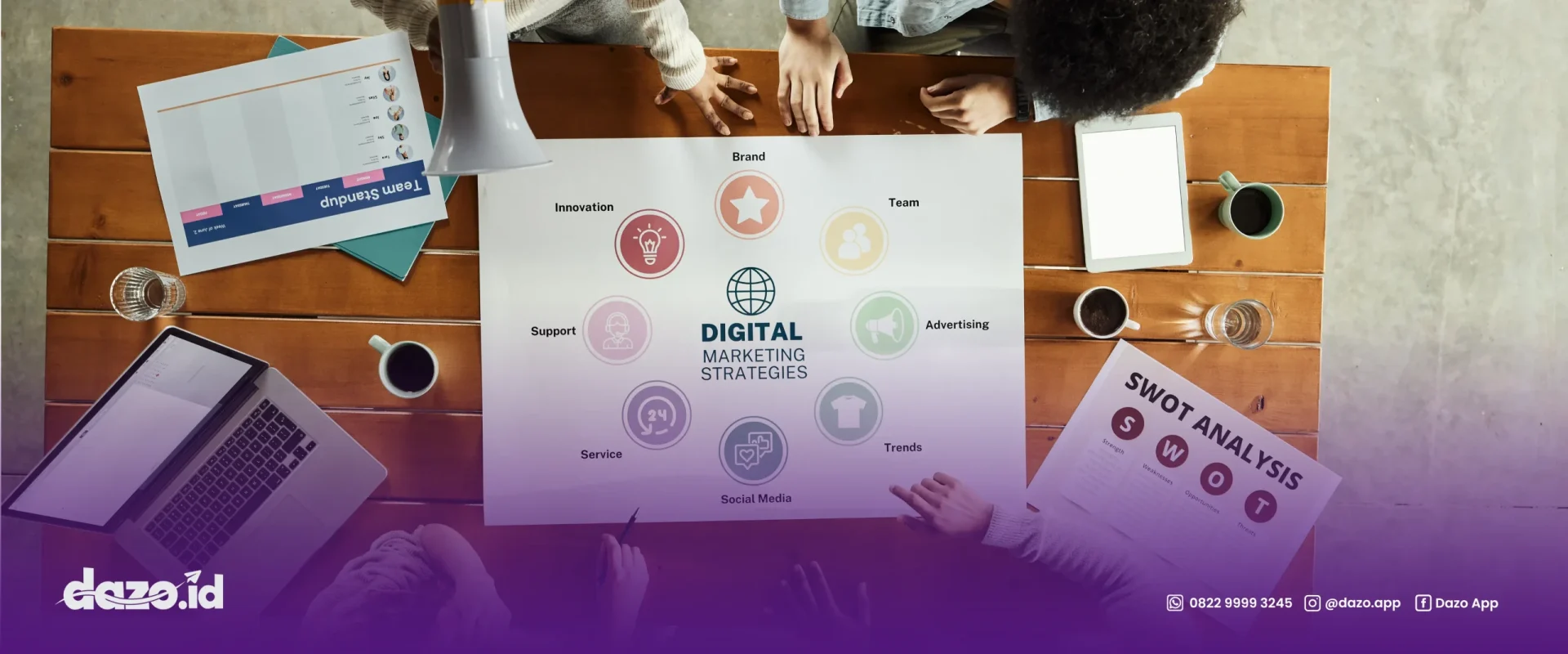 orang orang sedang berdiskusi membicarakan strategi digital toko online UMKM